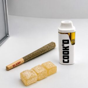 Atomic Punch Cook’d Juiced Edition disposable vape device and packaging.